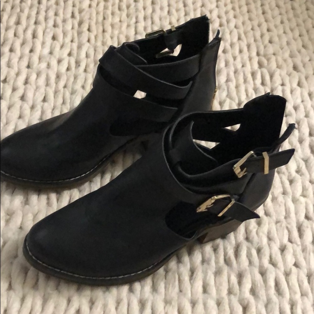 Report booties